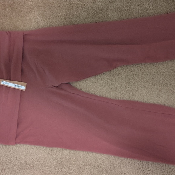 SKIMS Dusty Pink Yoga Pants - Picture 3 of 3